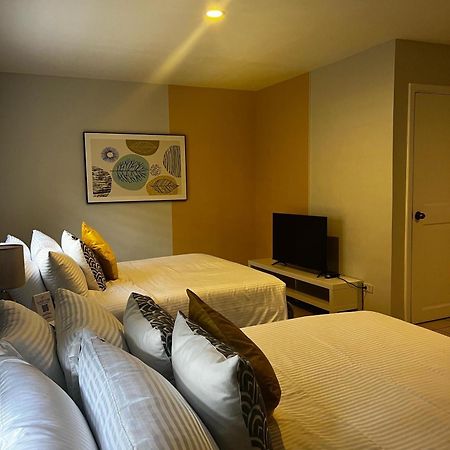 Emerald Manor Hotel オロンガポ エクステリア 写真