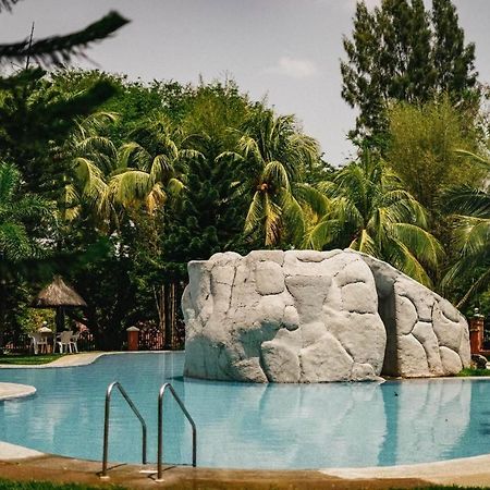 Emerald Manor Hotel オロンガポ エクステリア 写真